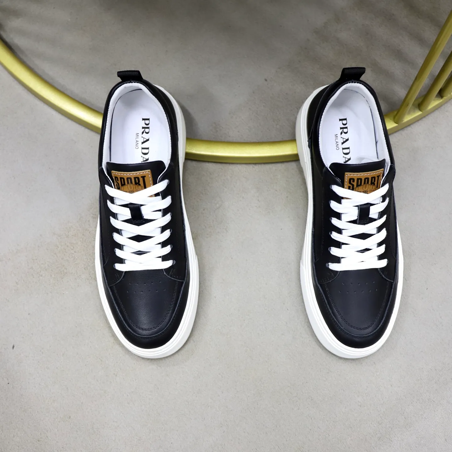 Ex-factory price: 442💰🙅‍♂️🙅‍♂️🙅‍♂️ Brand: PRADA Standard code: 38–44 (45 can be customized) Grade: Same as the official website Material: Original cowhide fabric Comfortable pigskin lining Lightweight wear-resistant outsole Style category: Men's fashionable casual shoes and boots Running sports shoes Distinguished luxury brand elements Top luxury Color: actual picture color
